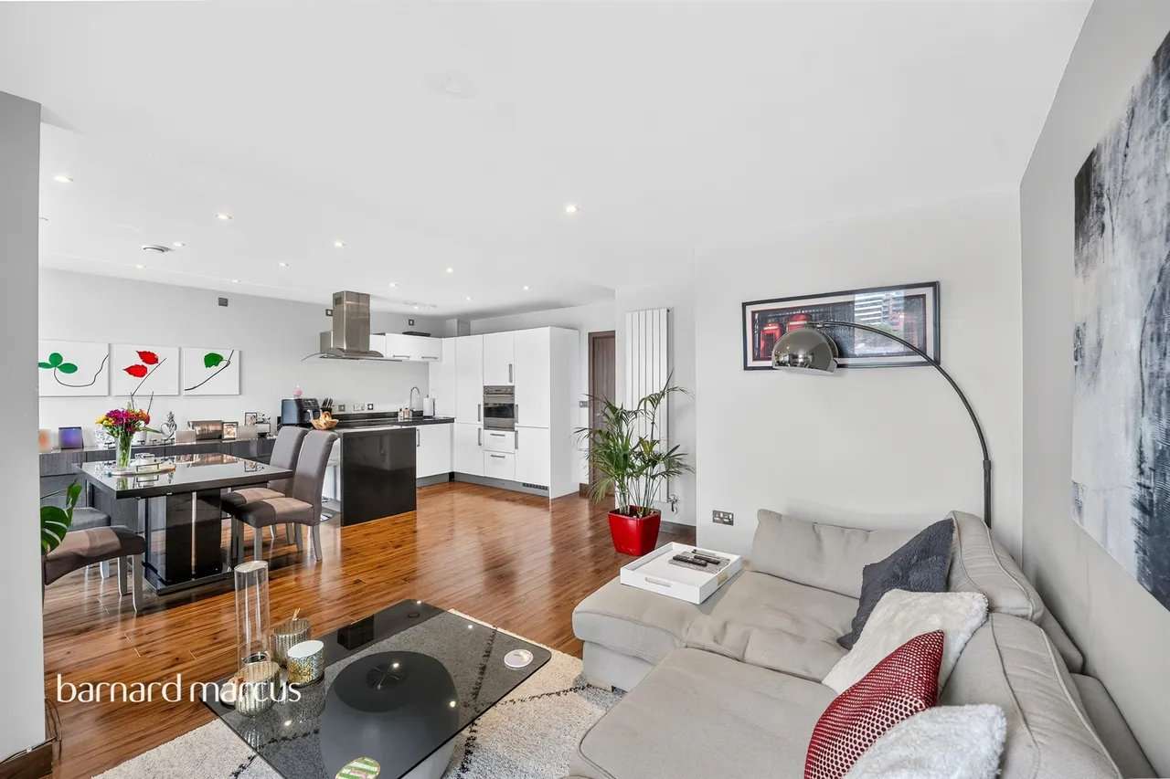 Bridges Court Road, London, SW11, photo 5
