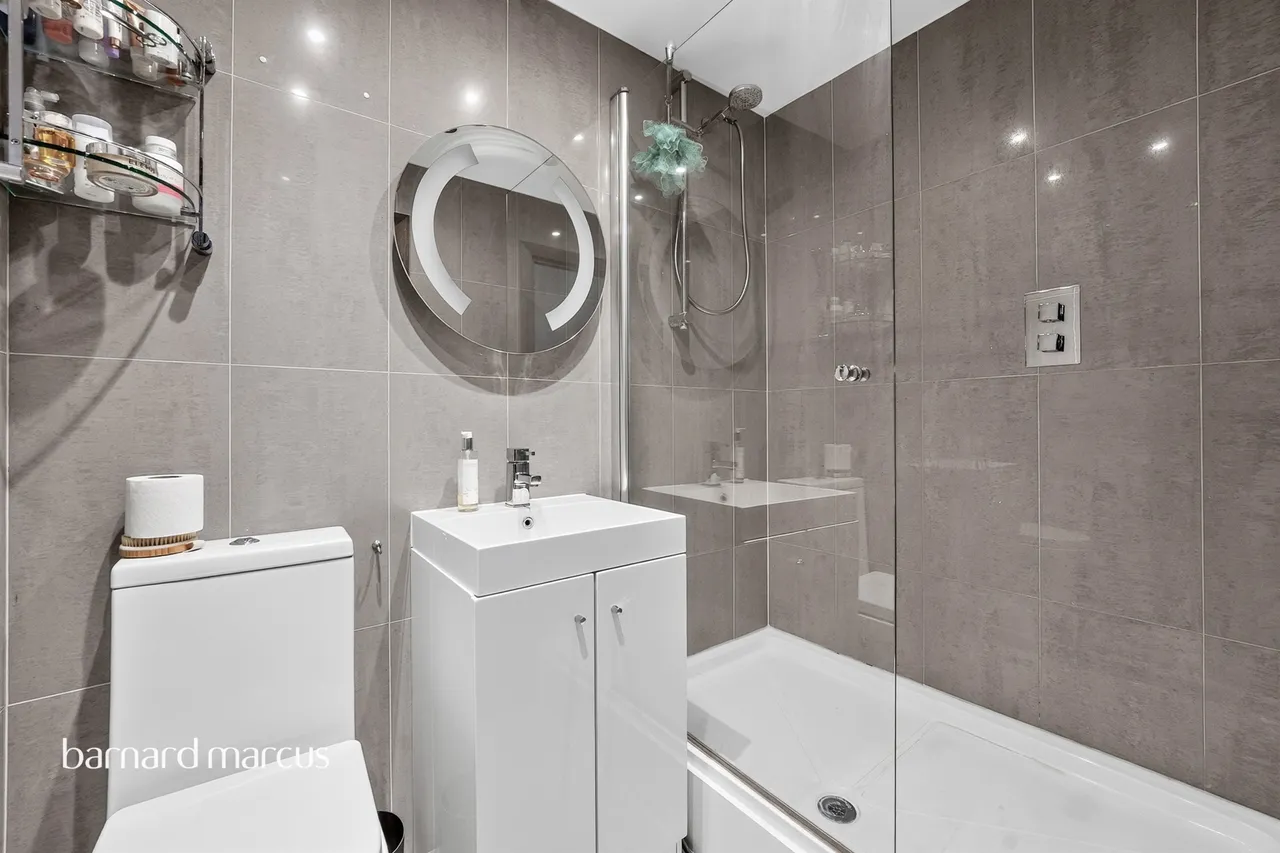 Bridges Court Road, London, SW11, photo 10