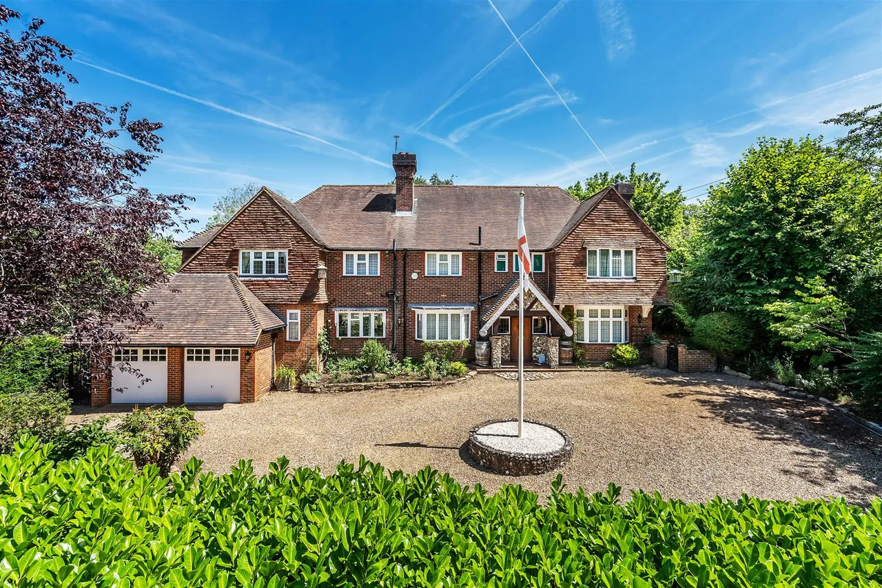 5 bed house for sale, The Ridgeway, Fetcham, KT22