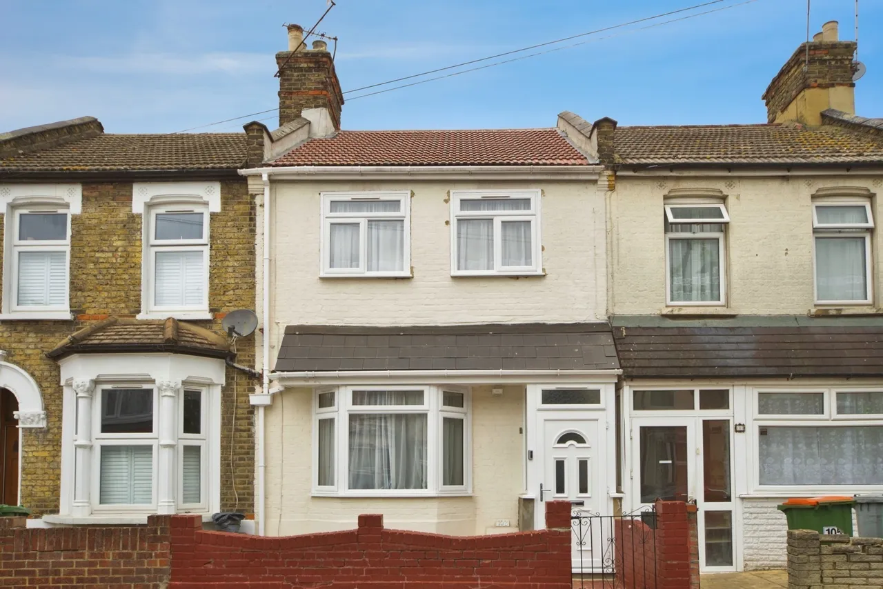 3 bed house for sale — Olive Road, Plaistow, London, E13