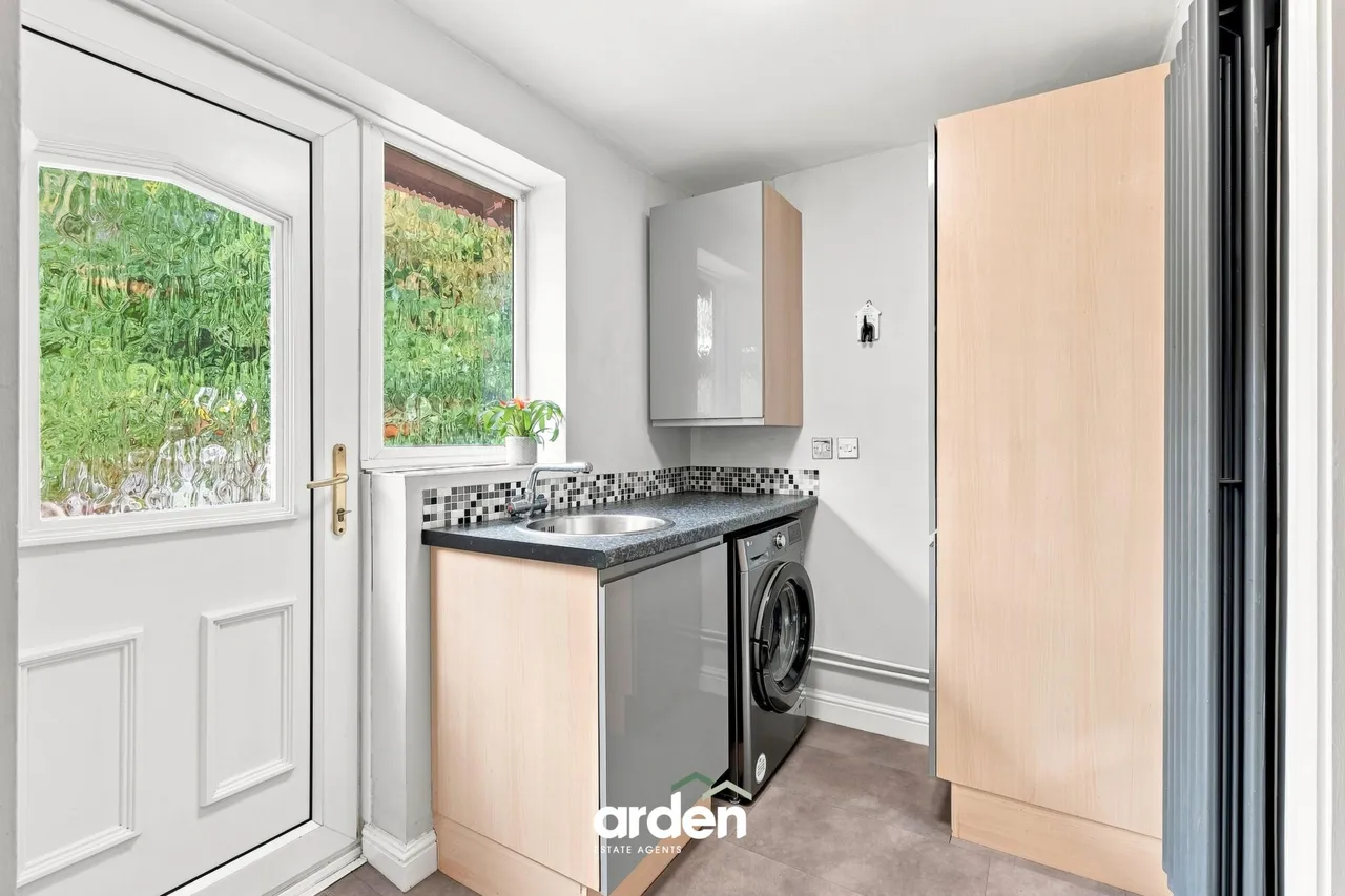 Charlesworth Avenue, Shirley, B90, photo 8