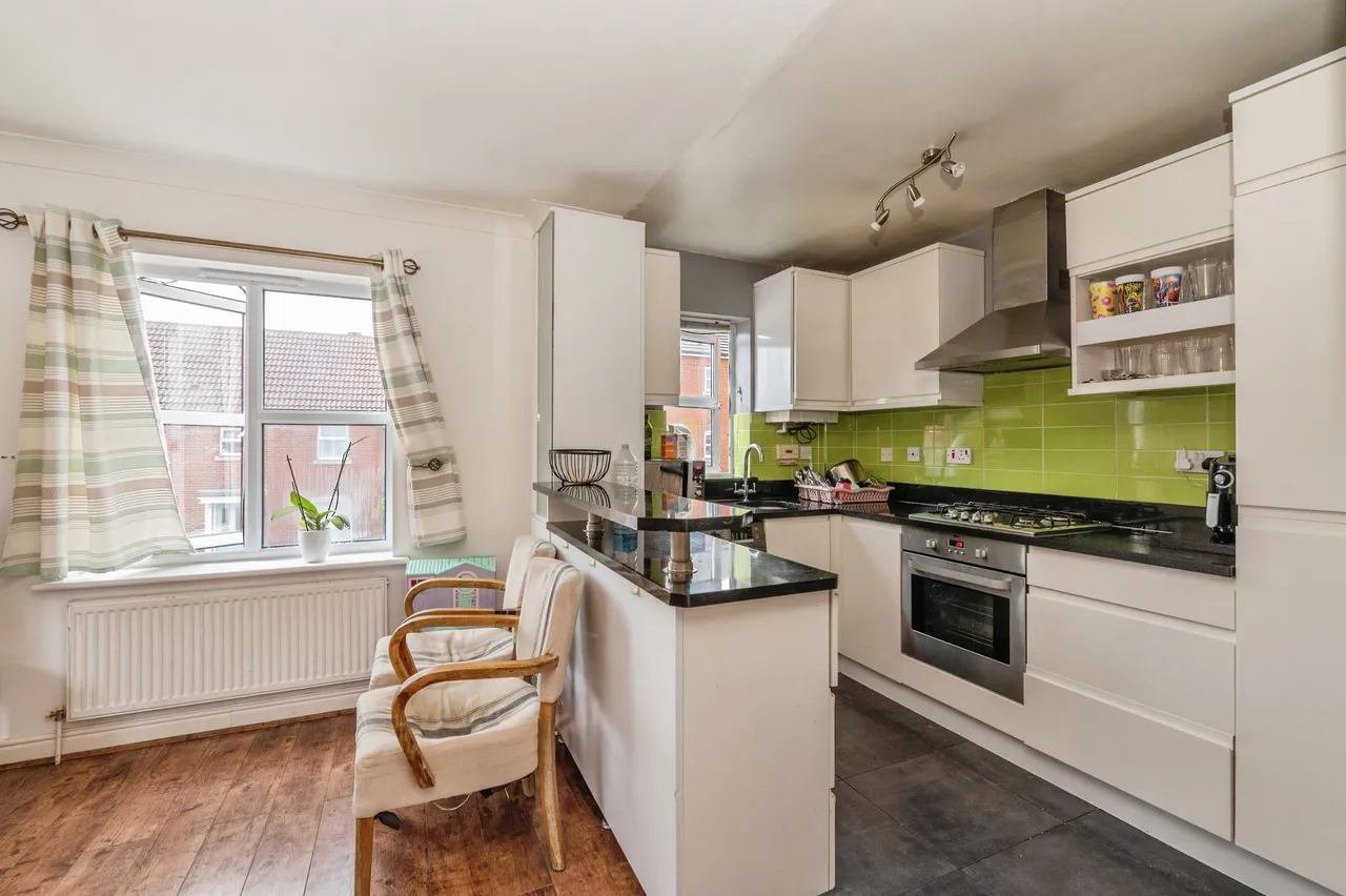Mary Rose Close, Grays, RM16, photo 6