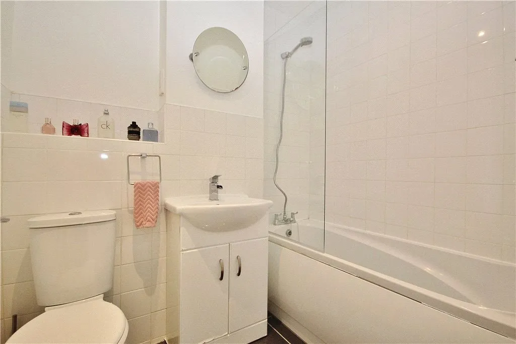 Saddlebrook Park, Sunbury-on-Thames, TW16, photo 10