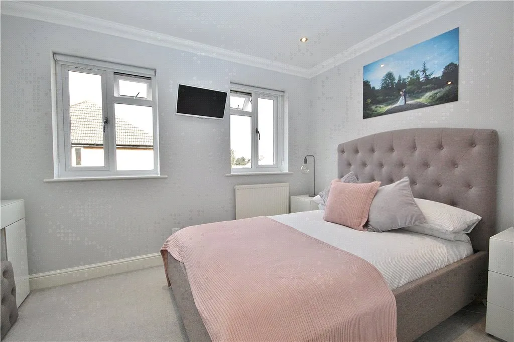 Saddlebrook Park, Sunbury-on-Thames, TW16, photo 4