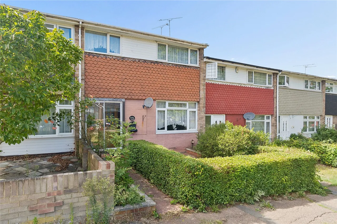 3 bed house for sale — Falstones, Basildon, Essex, SS15