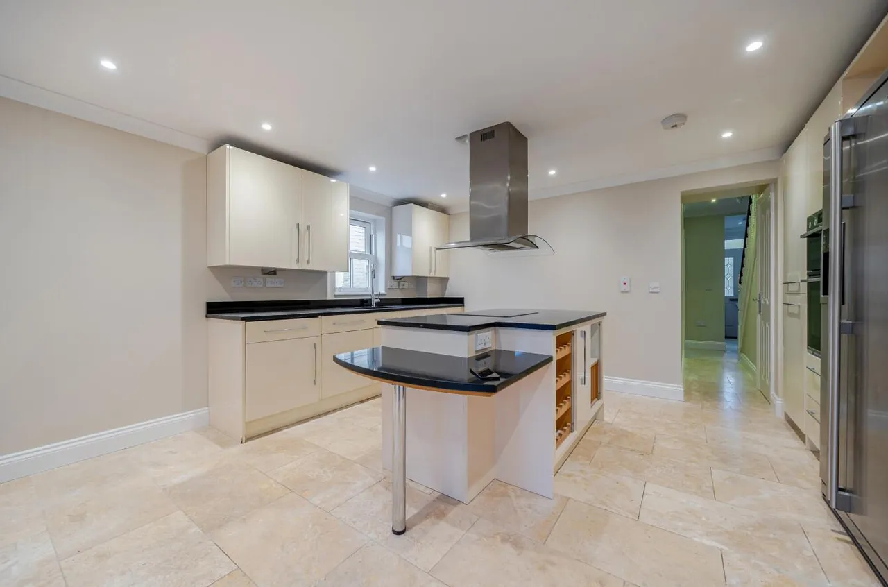 Portesbery Road, Camberley, photo 13