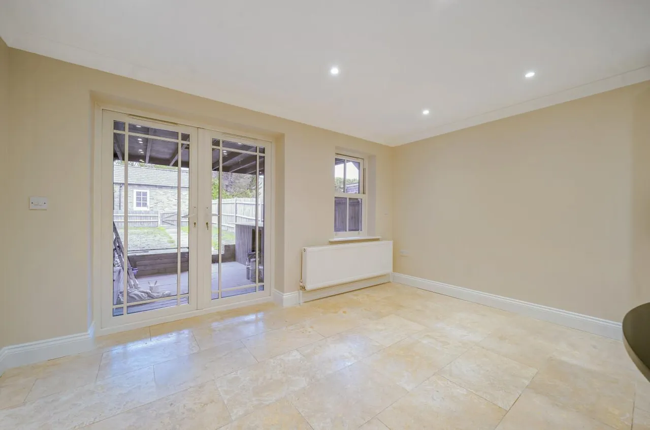 Portesbery Road, Camberley, photo 3