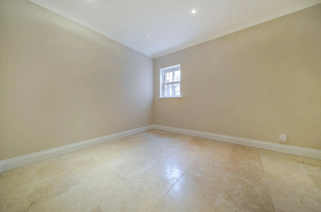 Portesbery Road, Camberley, photo 5