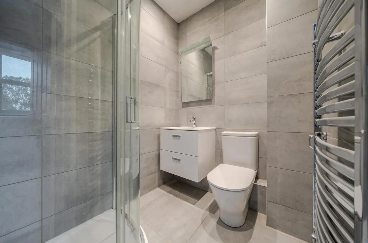 Portesbery Road, Camberley, photo 6