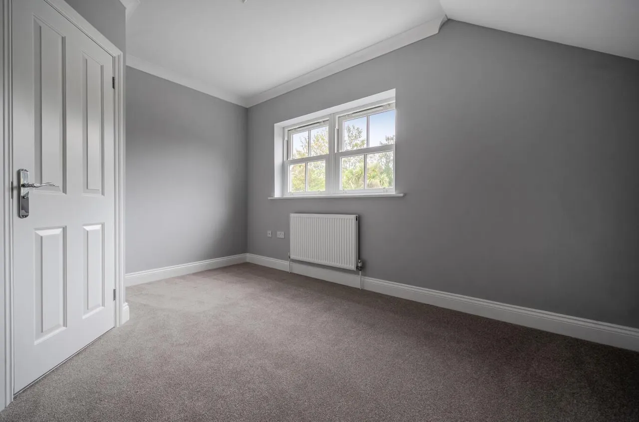 Portesbery Road, Camberley, photo 11