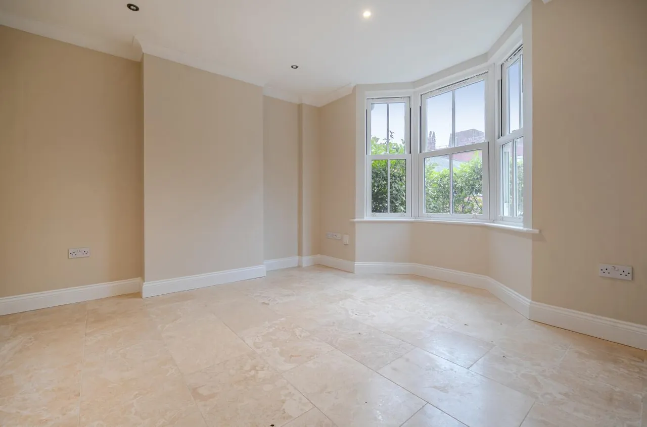 Portesbery Road, Camberley, photo 4