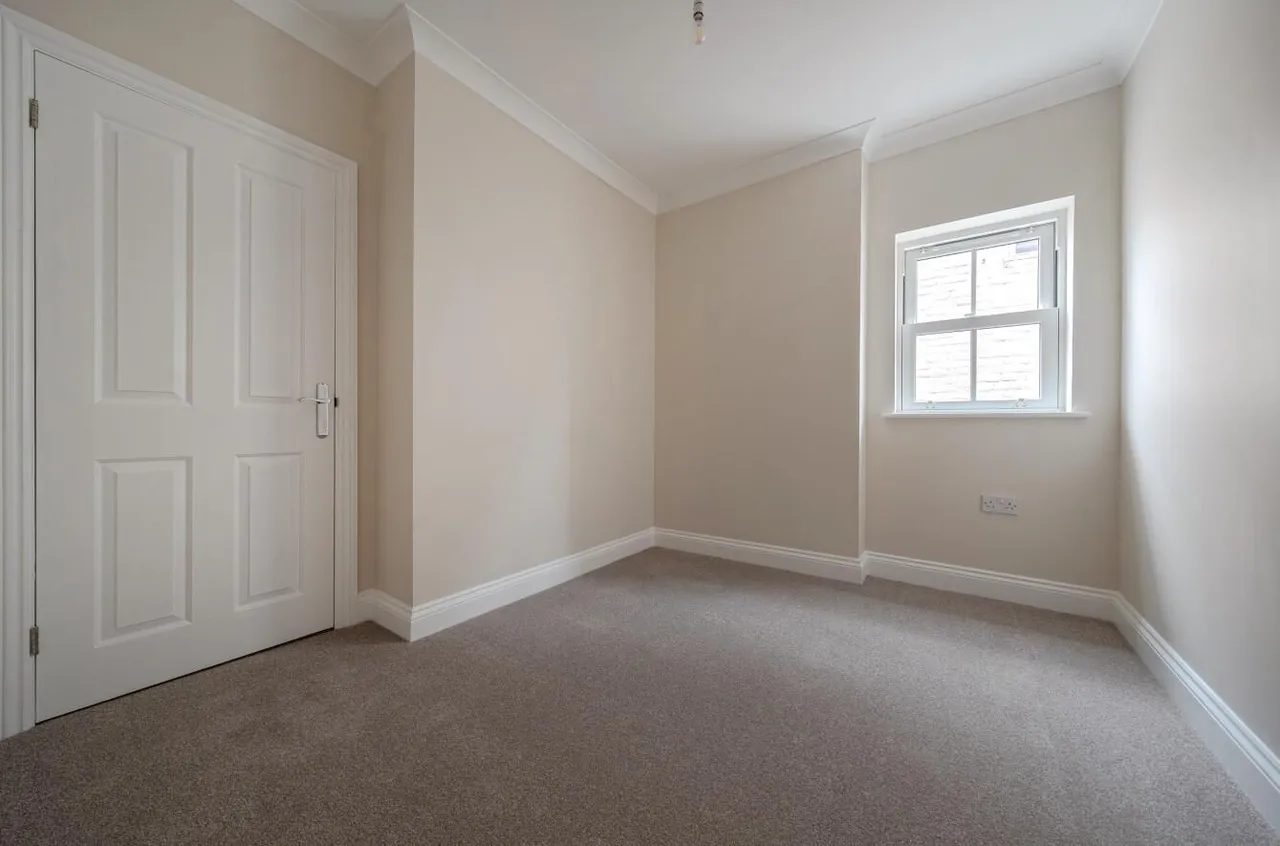 Portesbery Road, Camberley, photo 18
