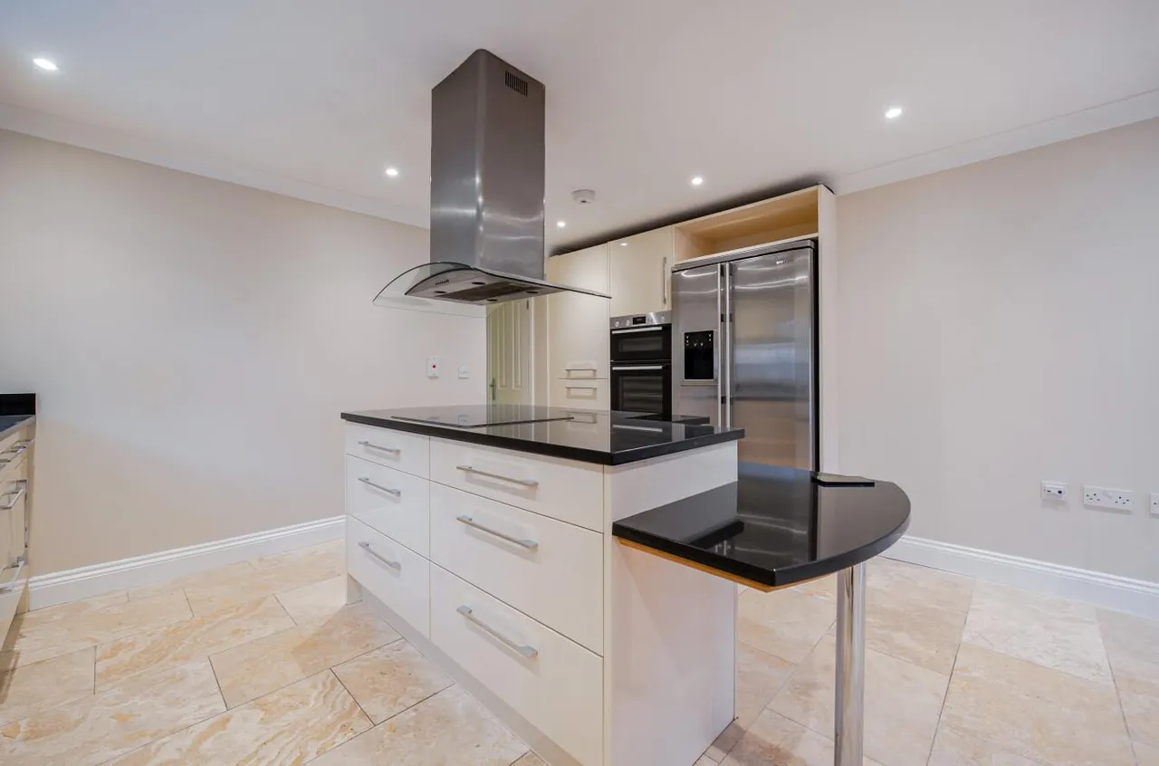 Portesbery Road, Camberley, photo 7