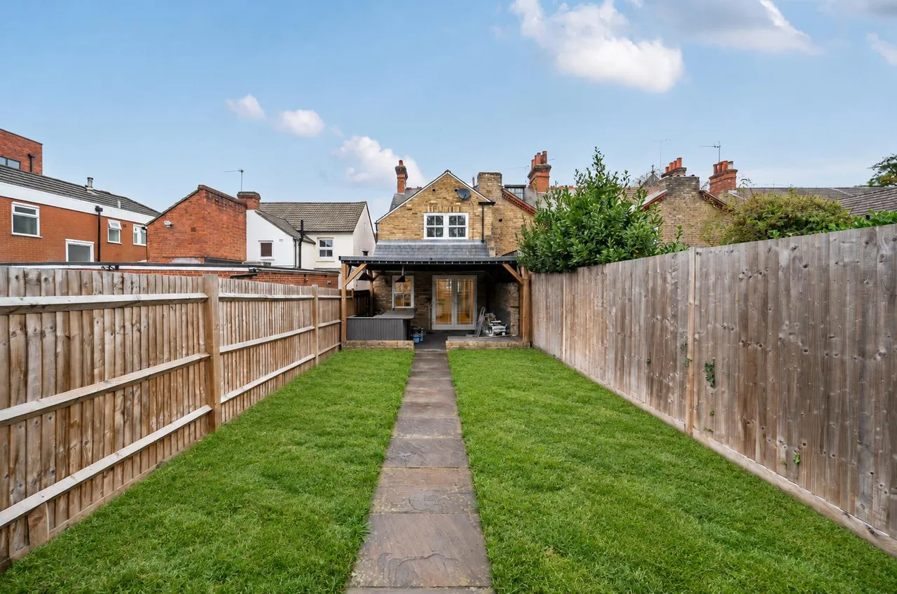 Portesbery Road, Camberley, photo 12