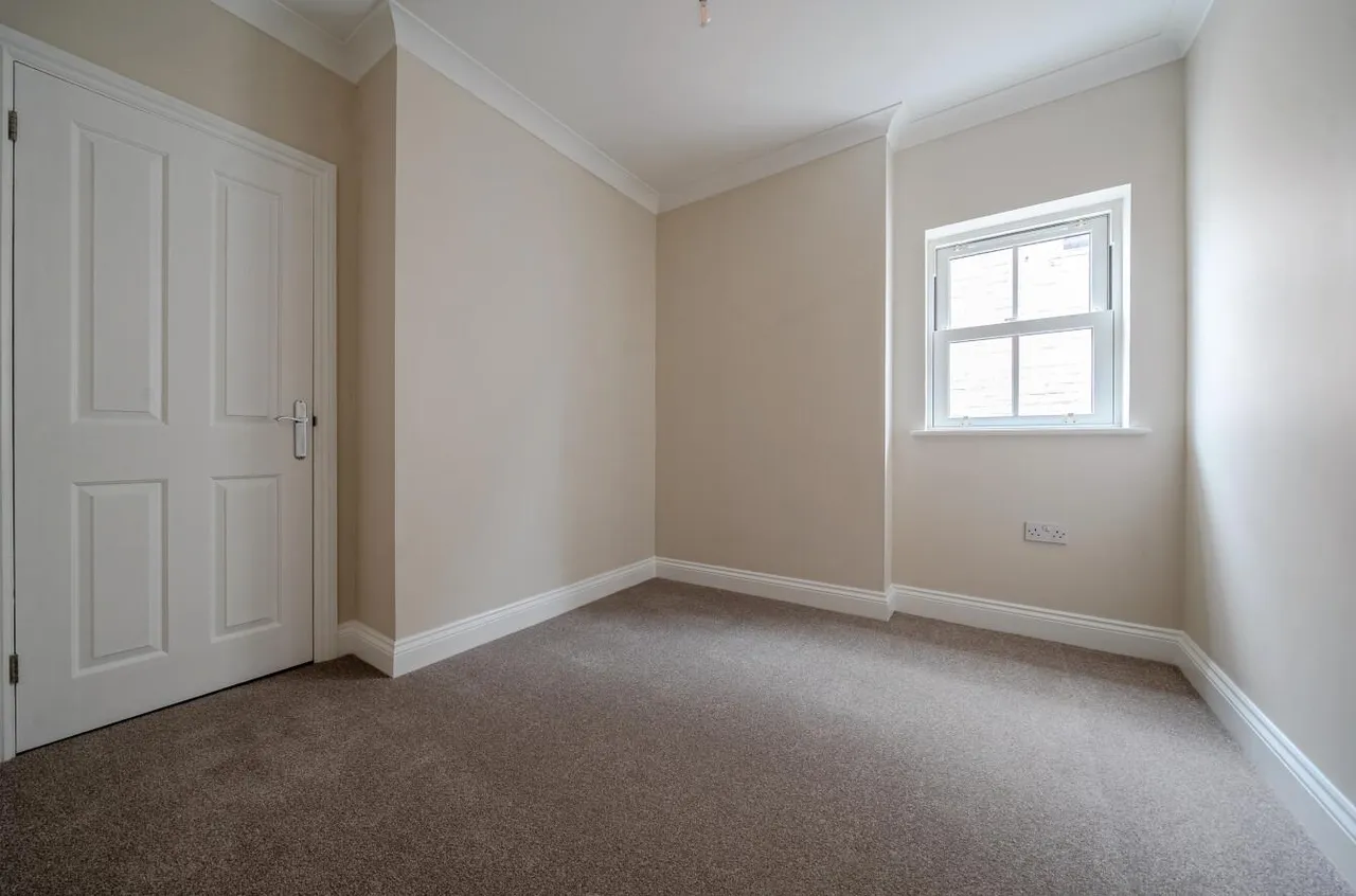 Portesbery Road, Camberley, photo 17