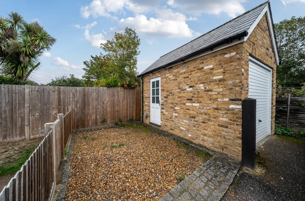 Portesbery Road, Camberley, photo 14