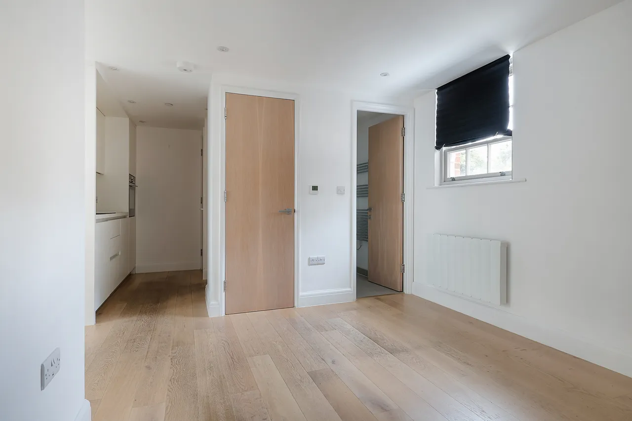 King Georges Walk, Esher, KT10, photo 5