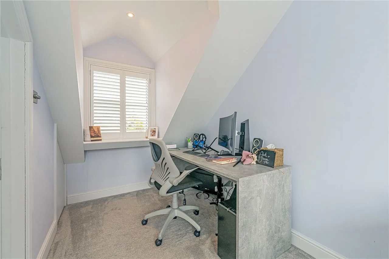 Harvey Drive, Hampton, TW12 2FB, photo 11