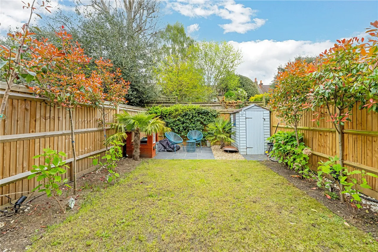 Harvey Drive, Hampton, TW12 2FB, photo 15