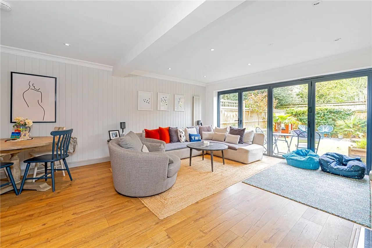 Harvey Drive, Hampton, TW12 2FB, photo 3