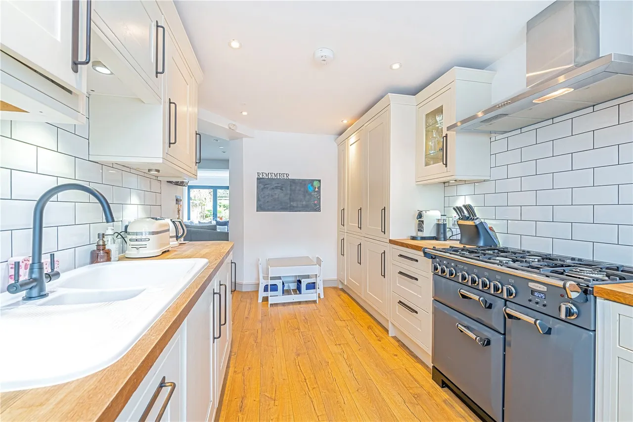 Harvey Drive, Hampton, TW12 2FB, photo 5