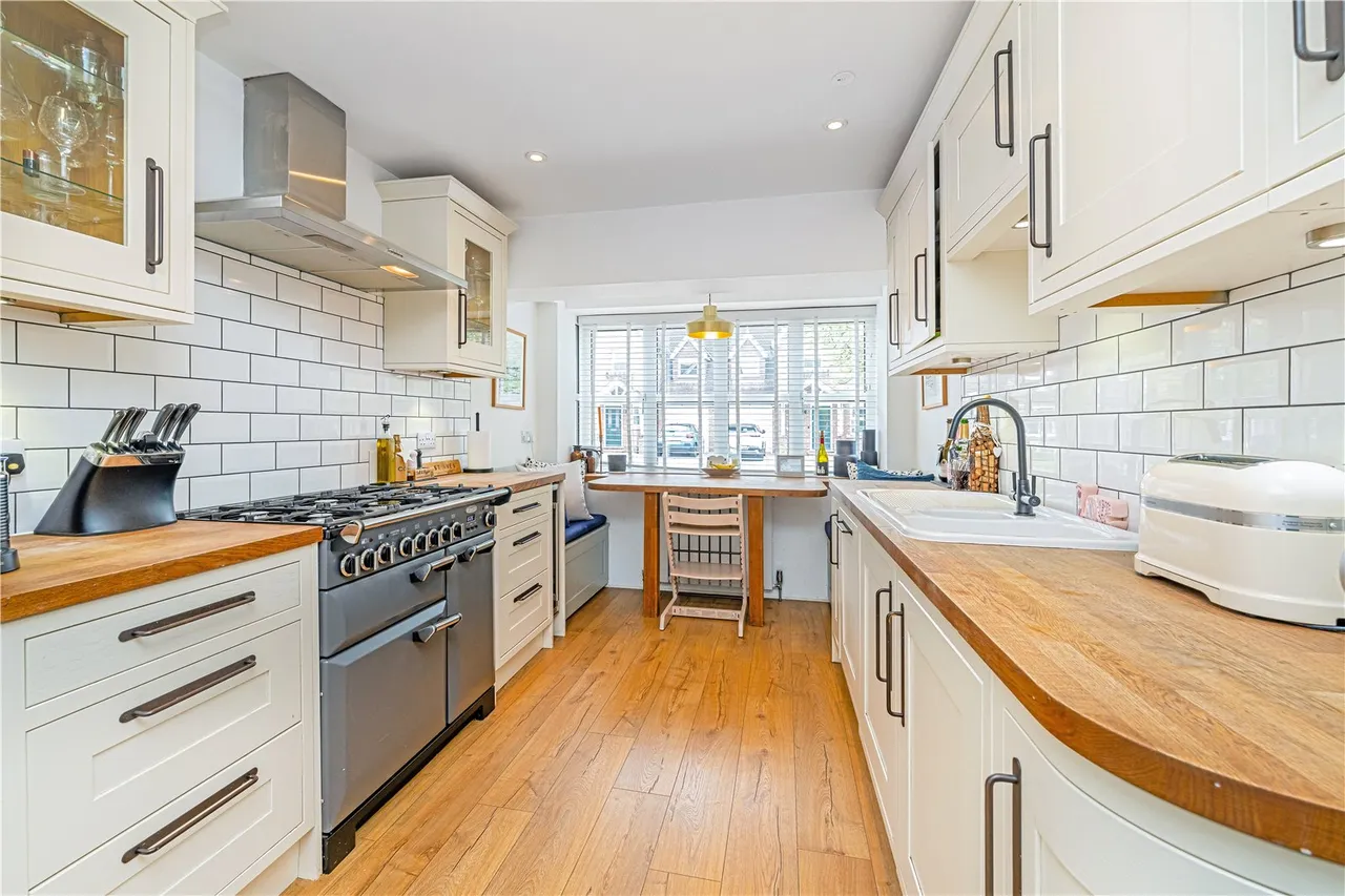 Harvey Drive, Hampton, TW12 2FB, photo 6