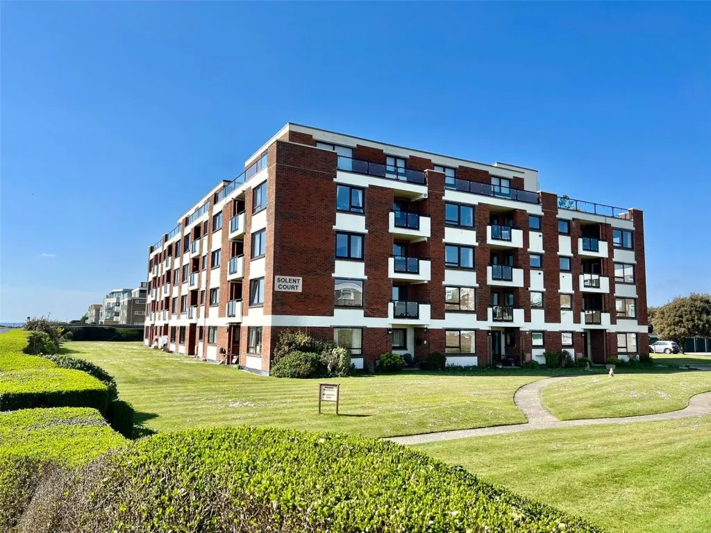 2 bed flat for sale, Milford on Sea, Lymington