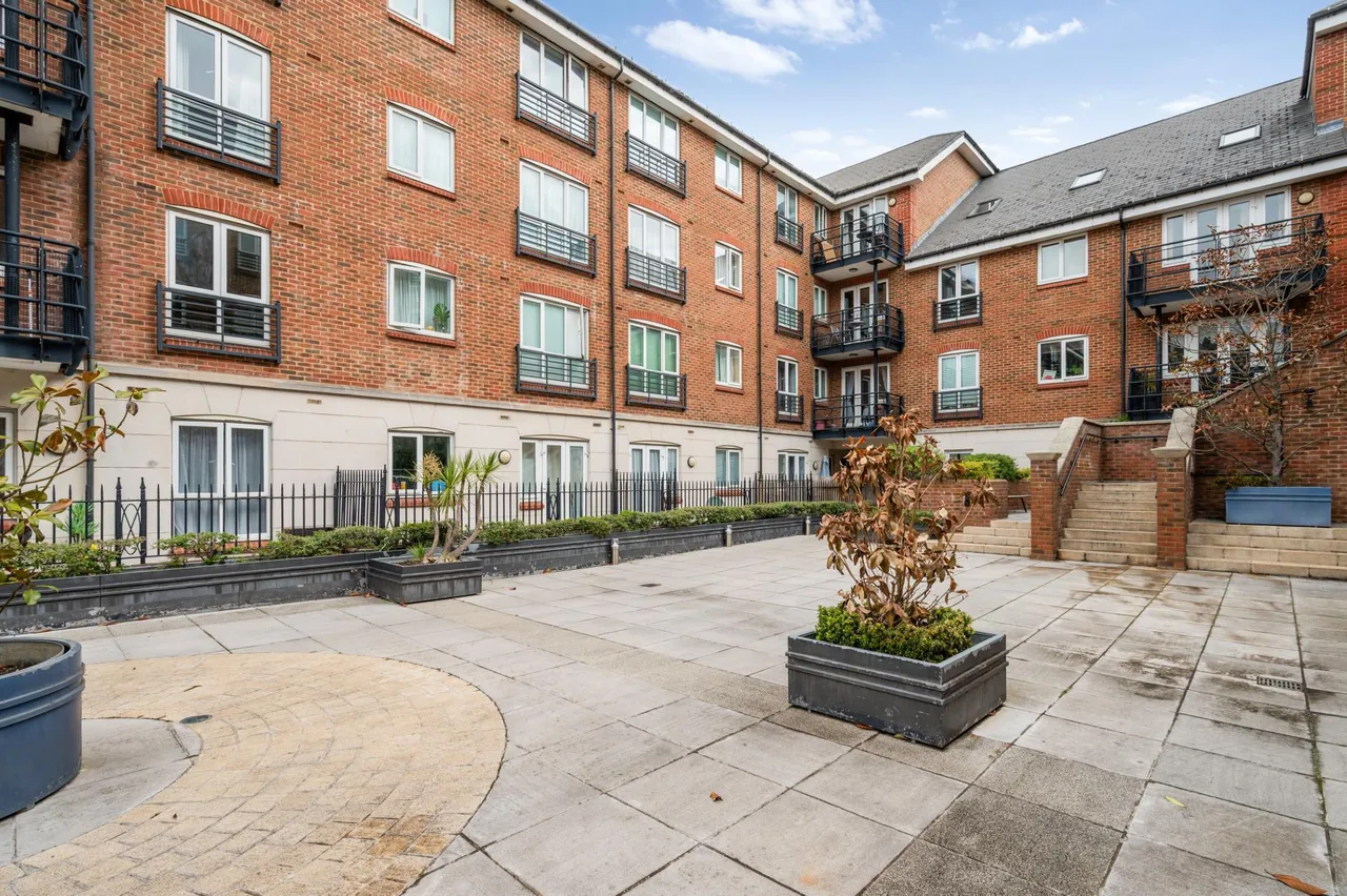 2 bed flat for sale, Dorey House, TW8