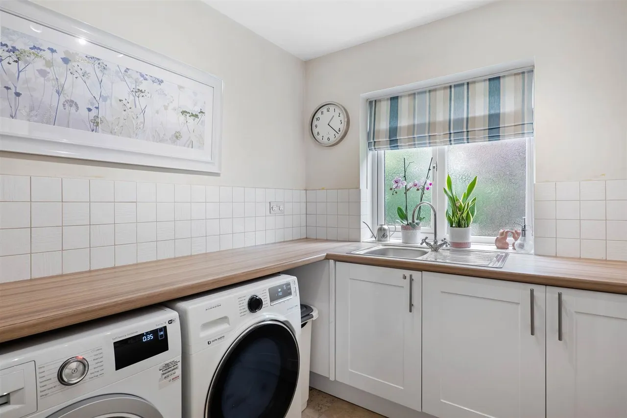 Paddock Lane, Stratford-Upon-Avon, CV37, photo 27