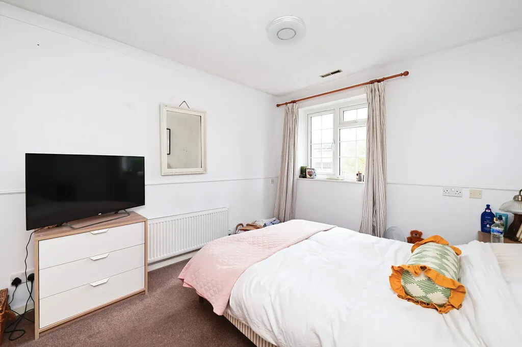 Cherrytree Close, Owlsmoor, GU47, photo 7