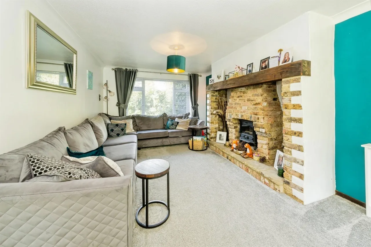 Brookhill Road, Copthorne, RH10, photo 2