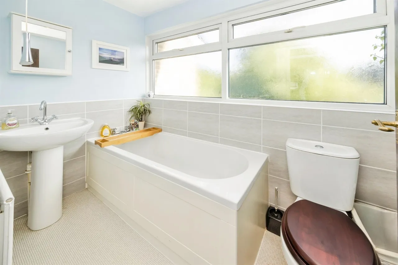 Brookhill Road, Copthorne, RH10, photo 11