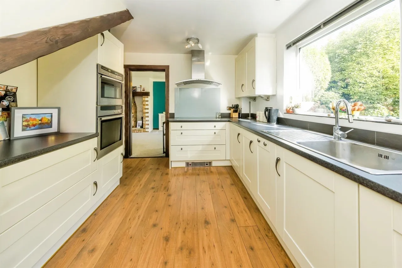Brookhill Road, Copthorne, RH10, photo 3