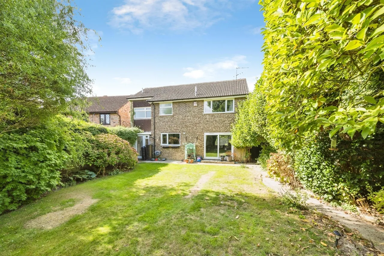 Brookhill Road, Copthorne, RH10, photo 15