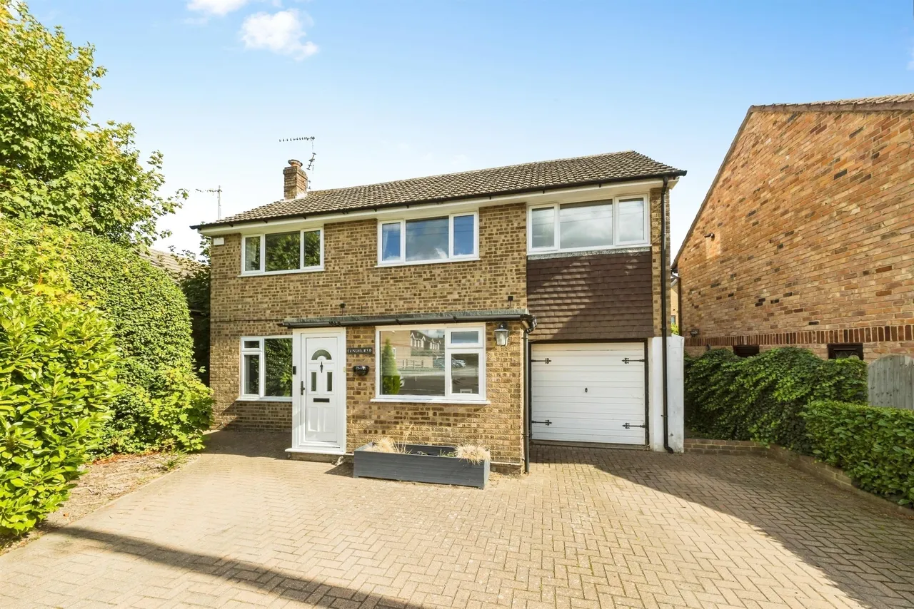 4 bed house for sale, Brookhill Road, Copthorne, RH10