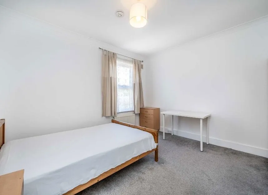 Hanworth Road, Feltham, TW13, photo 7