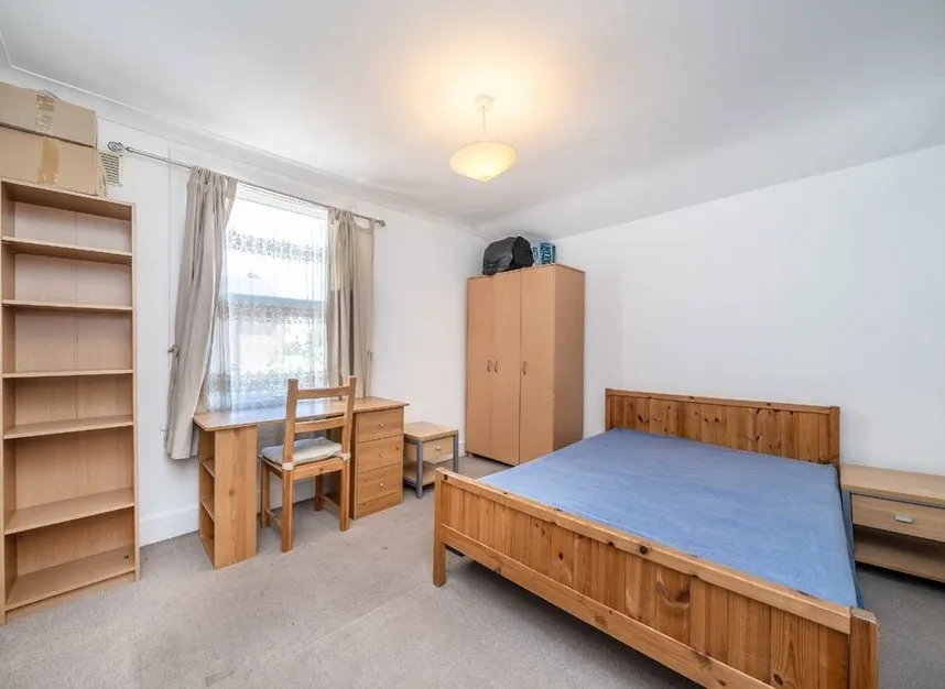 Hanworth Road, Feltham, TW13, photo 6