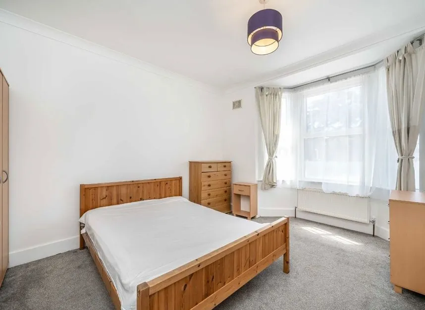 Hanworth Road, Feltham, TW13, photo 8
