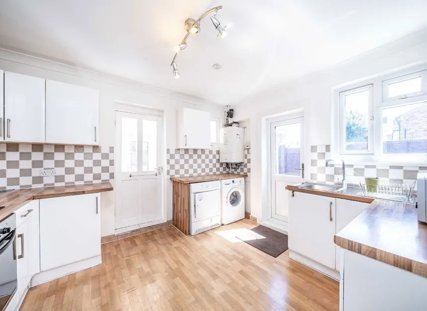 Hanworth Road, Feltham, TW13, photo 3