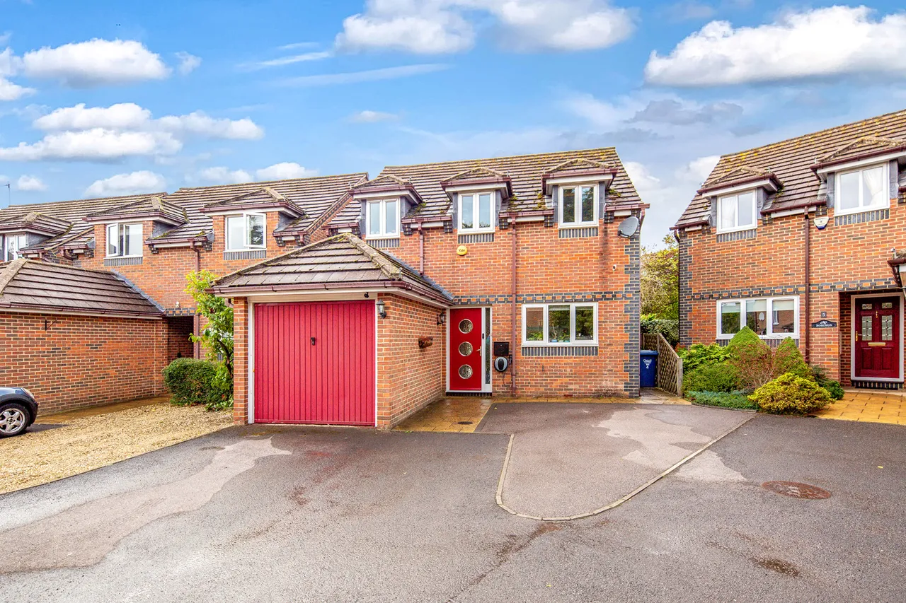 4 bed house for sale, May Tree Close, Bicester
