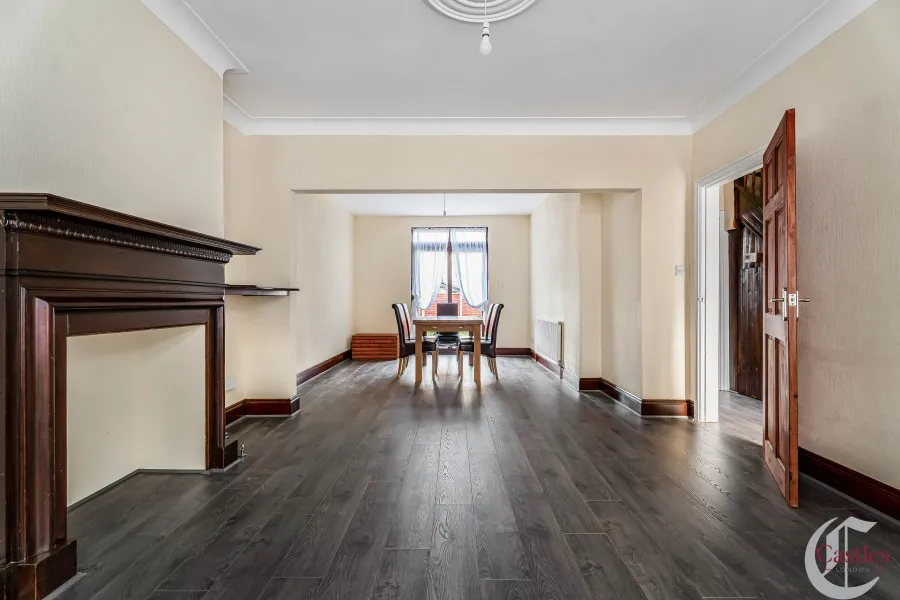 Branksome Avenue, Edmonton, N18, photo 2