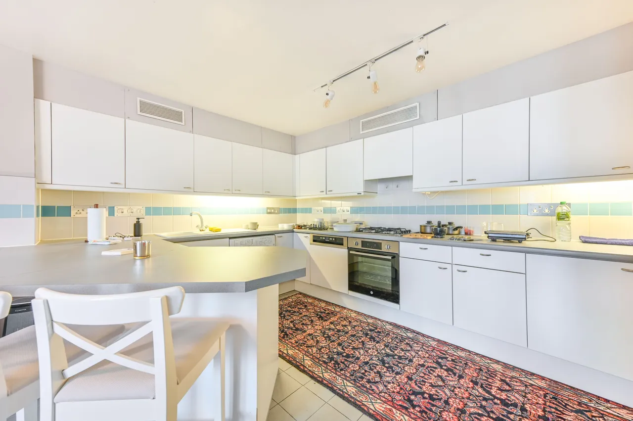 Flat 7, 50 Kensington Gardens Square, London, photo 9