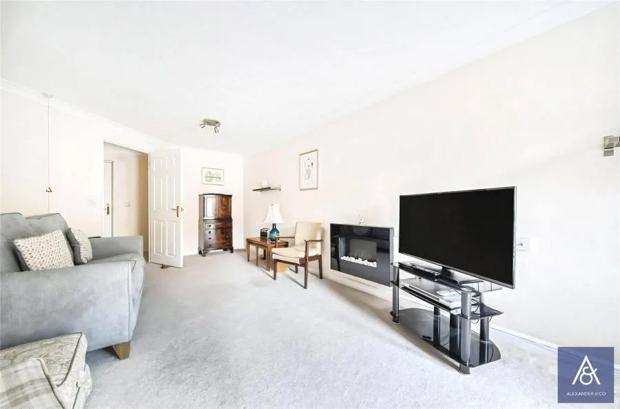 Buckingham Road, Brackley, NN13, photo 3