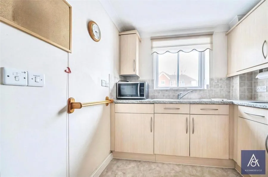 Buckingham Road, Brackley, NN13, photo 6