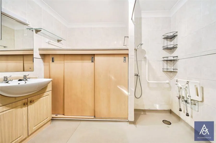 Buckingham Road, Brackley, NN13, photo 11