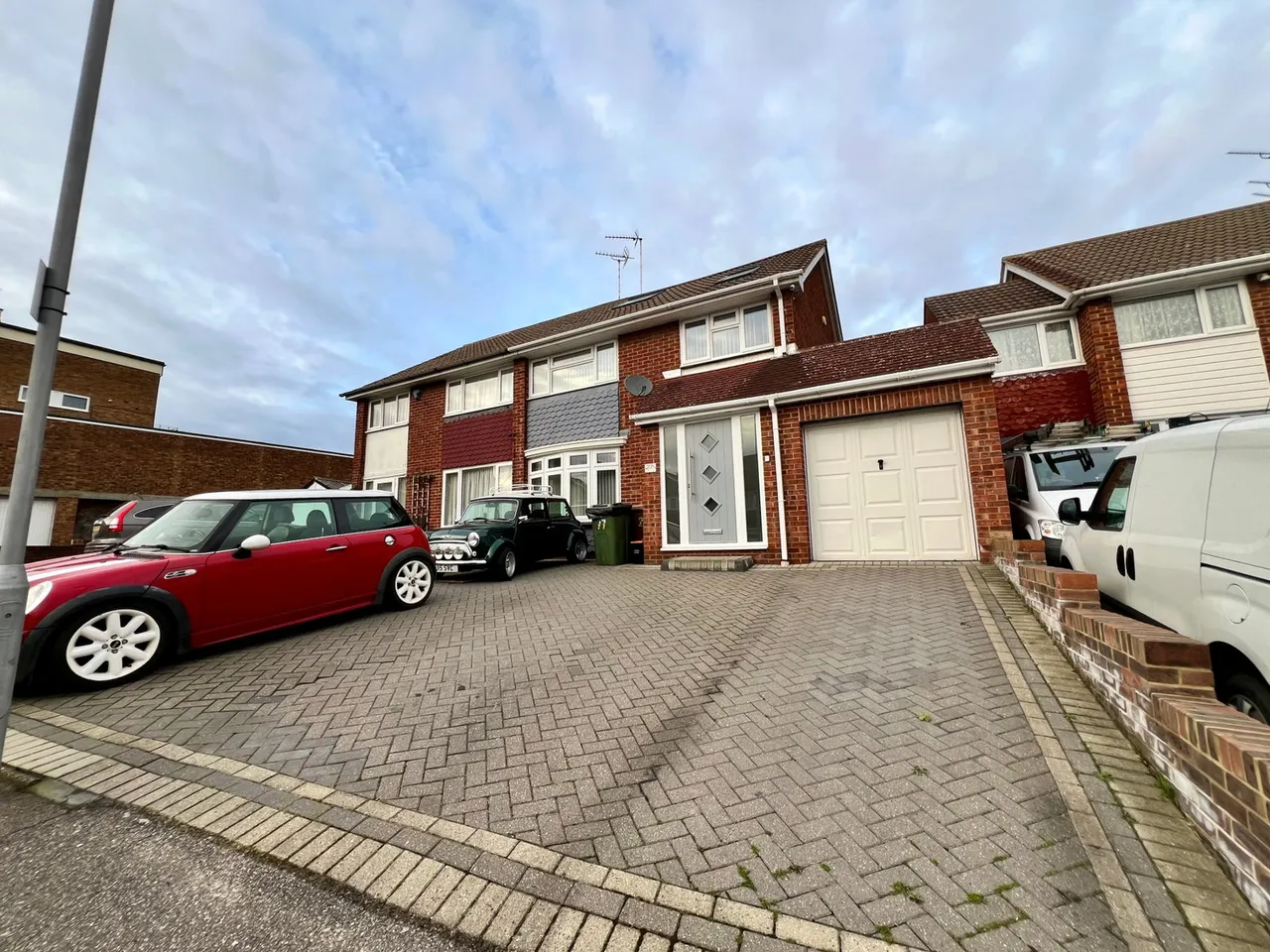 5 bed house for sale — Versatile And Spacious Home, Perfect For Families - Woodberry Drive