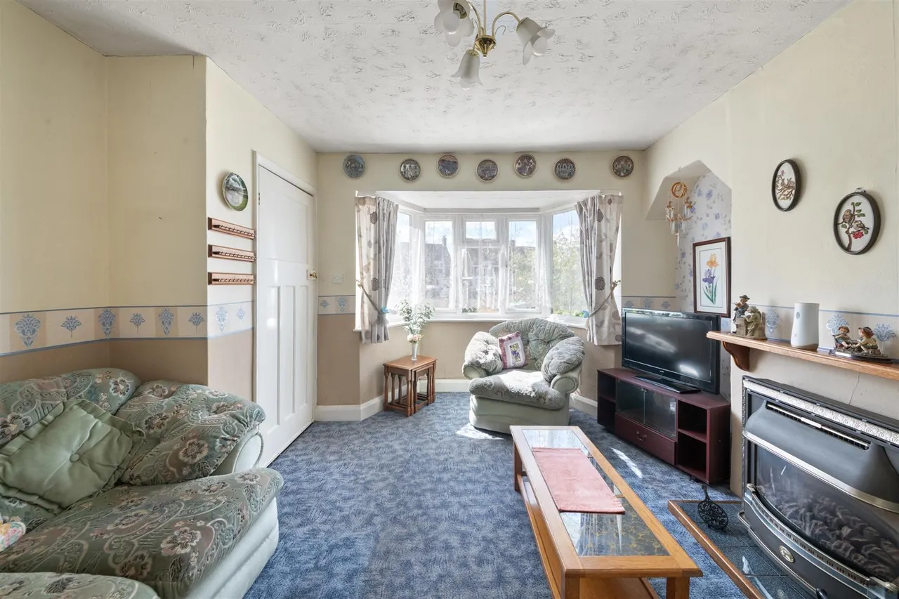 Priory Close, Denham, photo 9