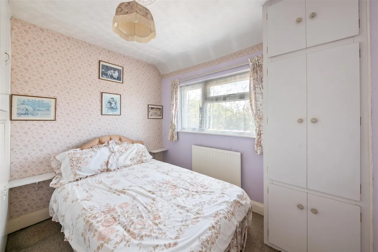 Priory Close, Denham, photo 6