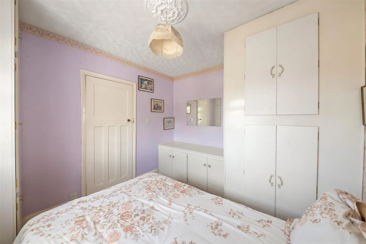 Priory Close, Denham, photo 7