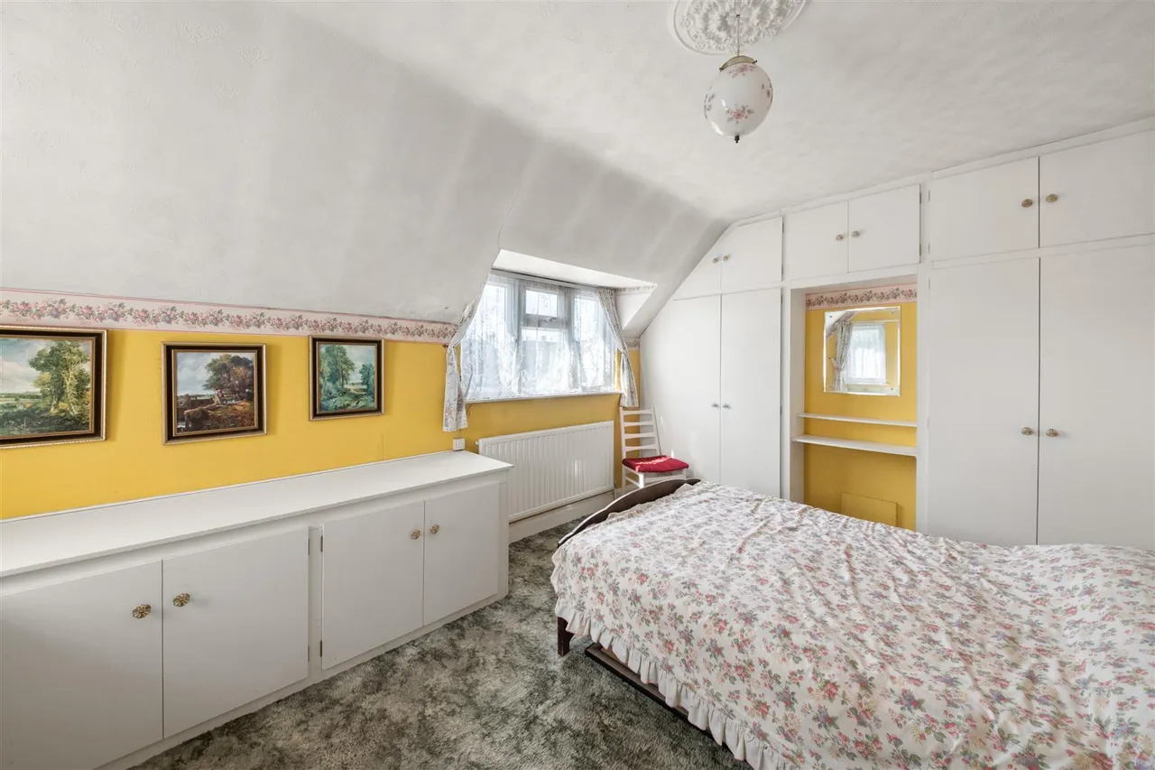 Priory Close, Denham, photo 4